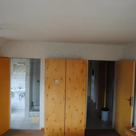 Apartment In Beliebtem Gaestehaus Mit Fahrradverleih In Laendlicher Gegend