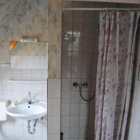 In Beliebtem Gaestehaus Mit Fahrradverleih In Laendlicher Gegend アパート *